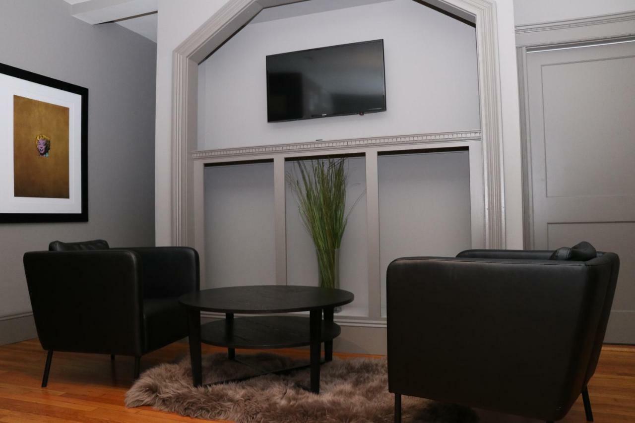 A Stylish Stay W/ A Queen Bed, Heated Floors.. #26 Brookline Exterior photo